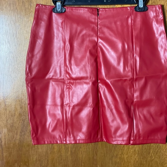 SHEIN faux red leather skirt (size L) - Picture 2 of 4